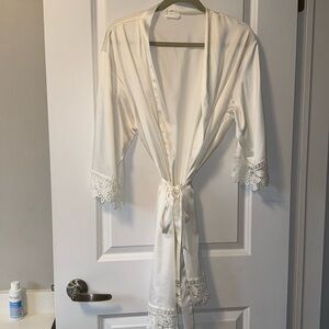 white silky wedding robe worn once ONE SIZE